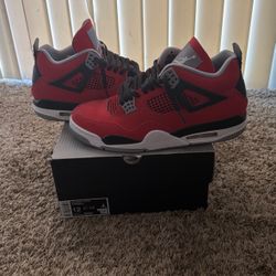 Jordan 4 Toro Bravo(2026) Sz 12