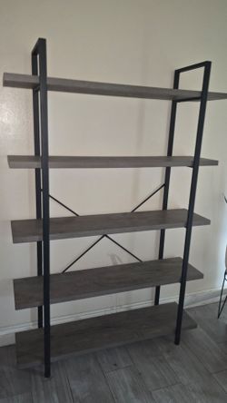 Modern 5‑Tier Industrial Bookcase – Excellent Condition