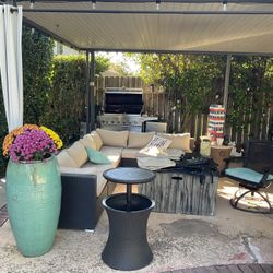 OUTDOOR SECTIONAL WITH ICE CHEST END TABLE AND EXTRA CUSHIONS AND FULL NEW COVER