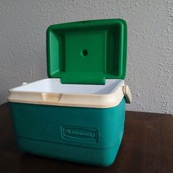 Vintage 1910 six can Rubbermaid cooler 