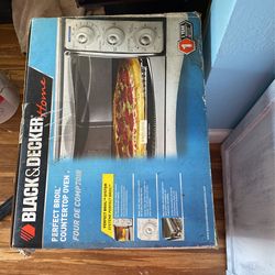 New In Box Black and Decker Perfect Broil Countertop Oven 