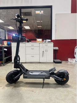 Dual-motor high-speed electric scooter