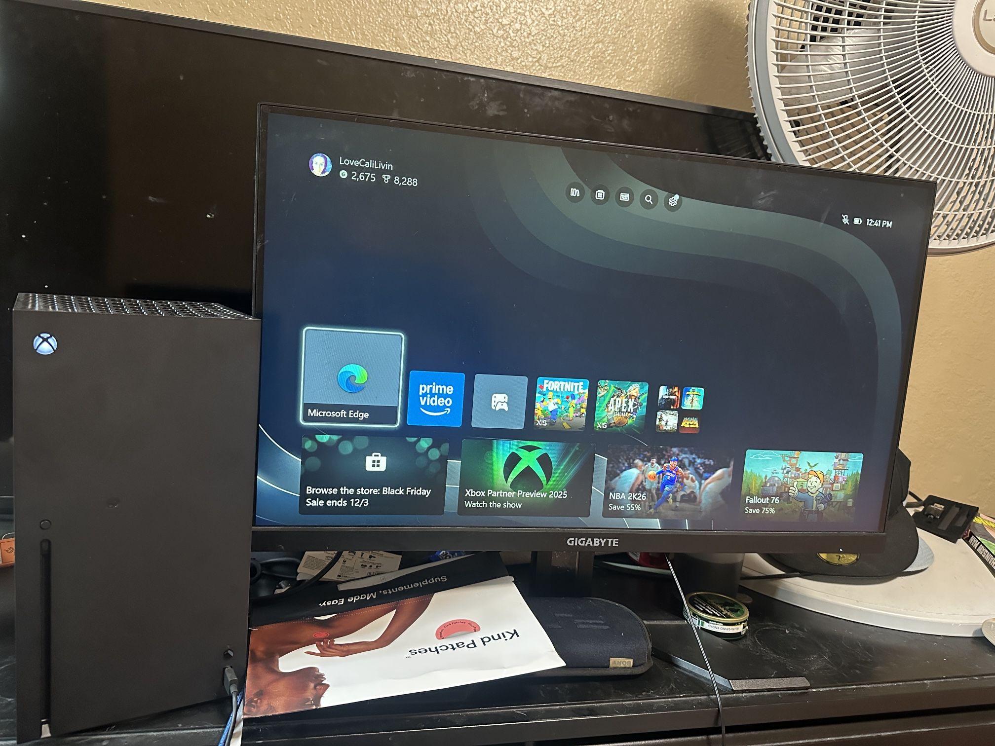 Xbox Series X And Gigabyte Monitor