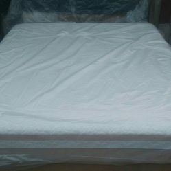 Tempurpedic King Size Mattress And Box Springs 