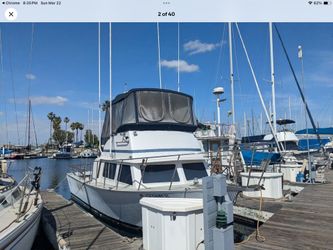 1971 Luhrs Sports fisherman sleeps nine