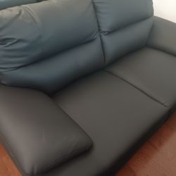 *Now Available!!!*---Mature Valencia Black Leather Sofa/Loveseat Sets---Delivery/$50 Down Financing😉