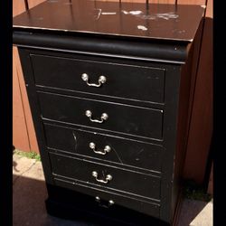 Dresser 