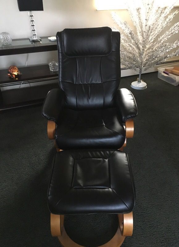 CONTEMPORARY BLACK LEATHER RECLINER & OTTOMAN