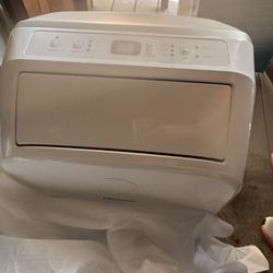 Hisense 10,000 BTU portable air conditioner (≈300 sq ft).