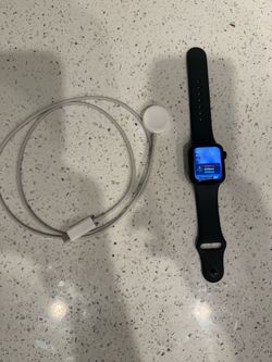 Apple Watch SE (2nd Gen) 40mm Midnight - 100% Battery Health! (INCLUDES Apple Watch Charger)