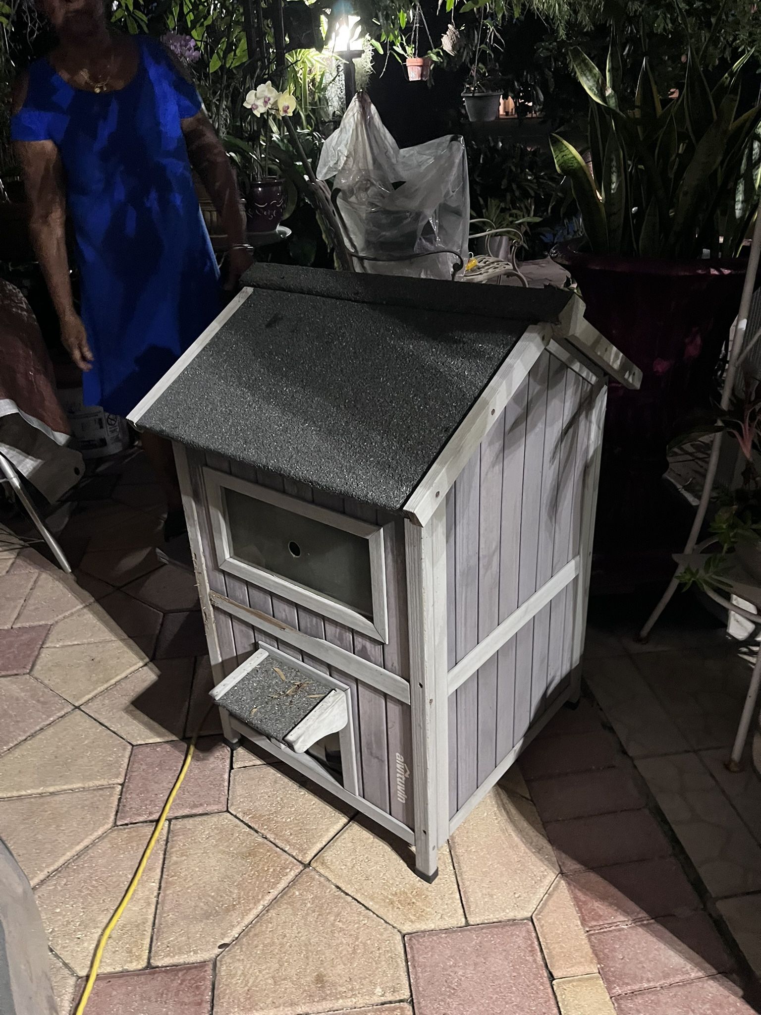 Cat/dog House
