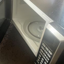 Hamilton Beach Microwave 1350W