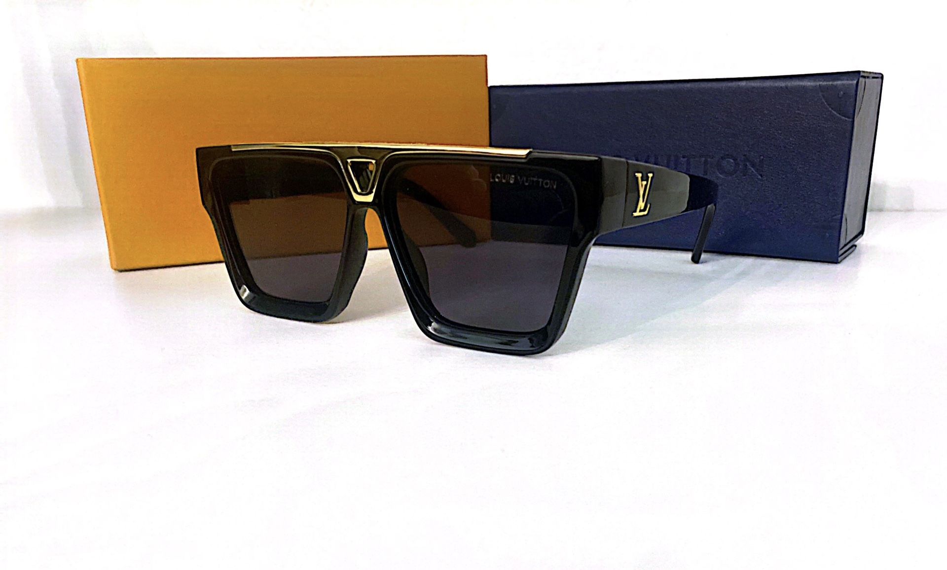 New LV SQUARE Black 