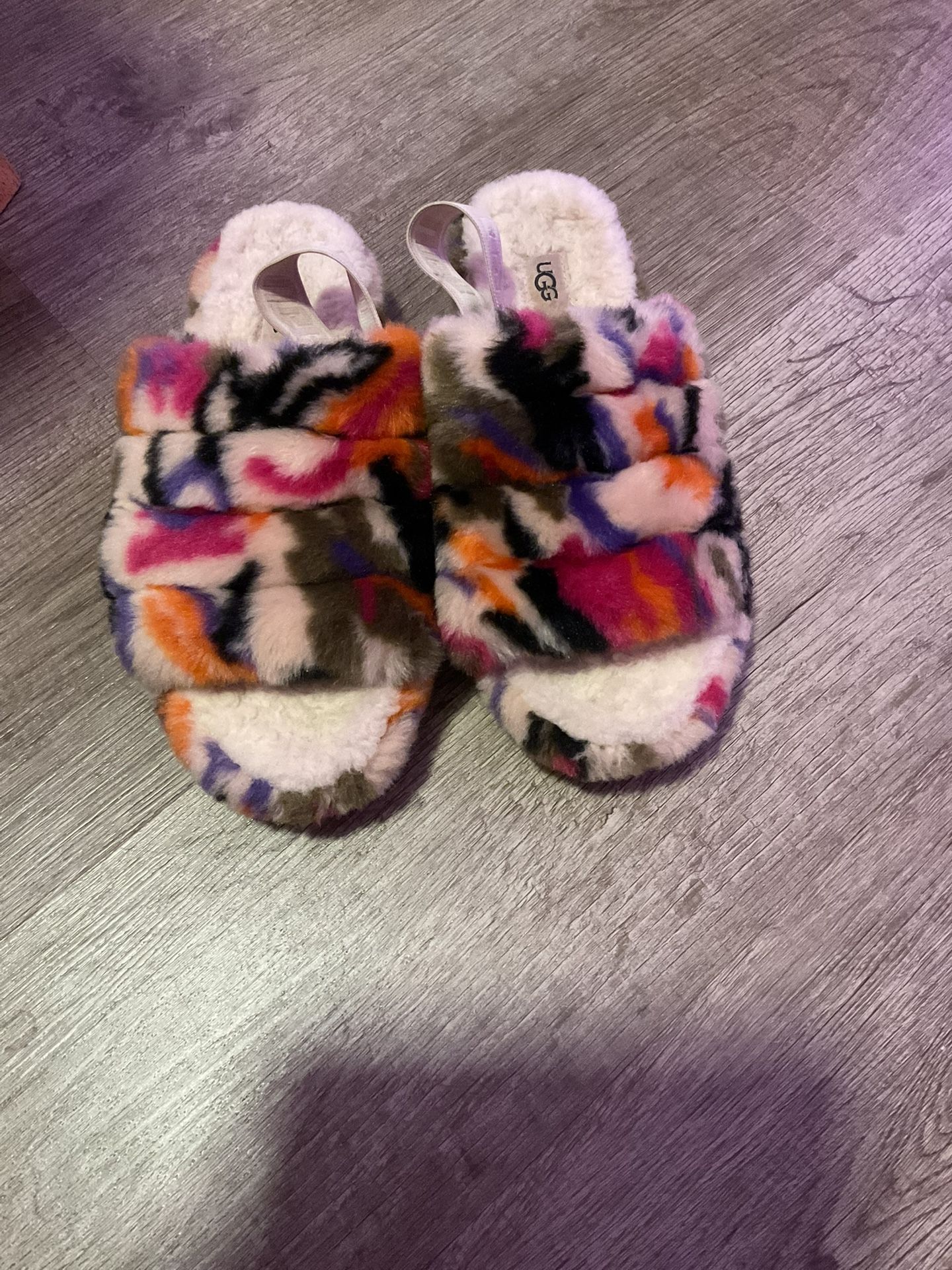 women’s UGG yeah fluff slides multicolored size 8