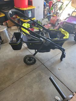 Evenflo Pivot XPLORE