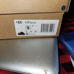 UGG FLUFFY SLIDES BLACK