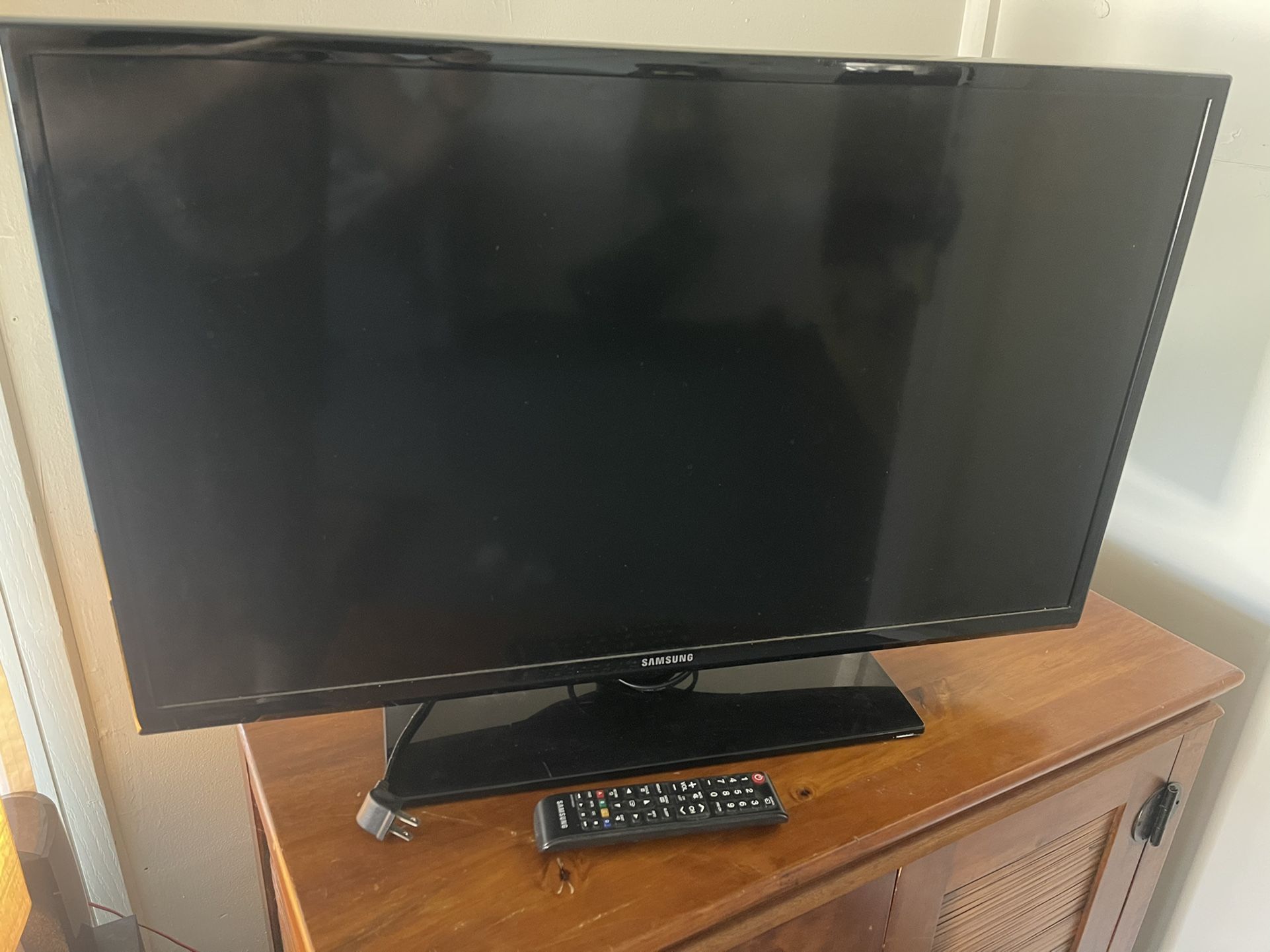 Samsung 32” 720p flat screen TV