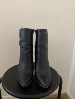 Pointy 2 Tone Black Boots (size 6)