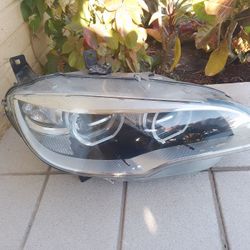 2009 to 2014 Bmw X6 Passenger Side Headlight Come With The Original Bulb 