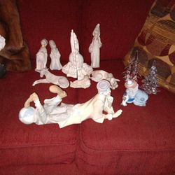 Figurines