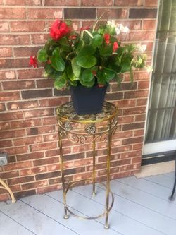 Metal plant stand