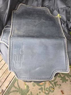 H3 Hummer Carpeted Floor Mats (4)