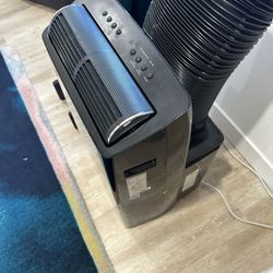 AC UNIT MIDEA LIKE NEW 12000 BTU