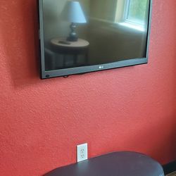 32 Inc TV With Wall Mount 