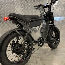 750 Watt Electric E-Bike, 35Mph, Miami Style, 20x4.0 Fat Tire 