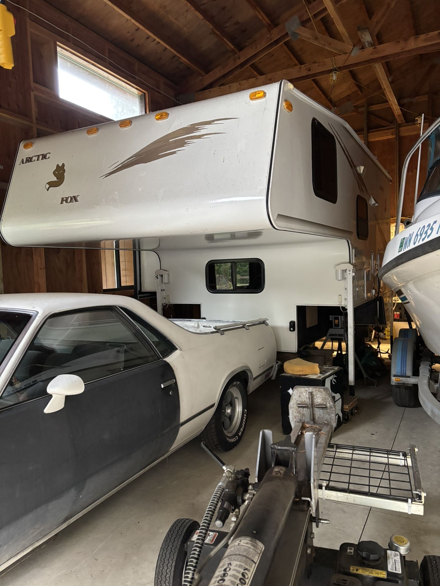 990 Arctic Fox 02 Camper