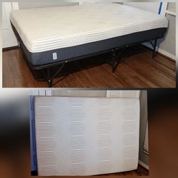 Queen size bed & frame.                                                    In excellent condition,  foldable metal bed frame          located (5900 Le