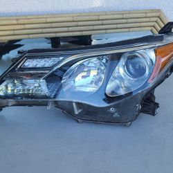 2013 - 2015 TOYOTA RAV4 RAV-4  LEFT HEADLIGHT  DRIVER SIDE HALOGEN GENUINE FACTORY OEM. H3