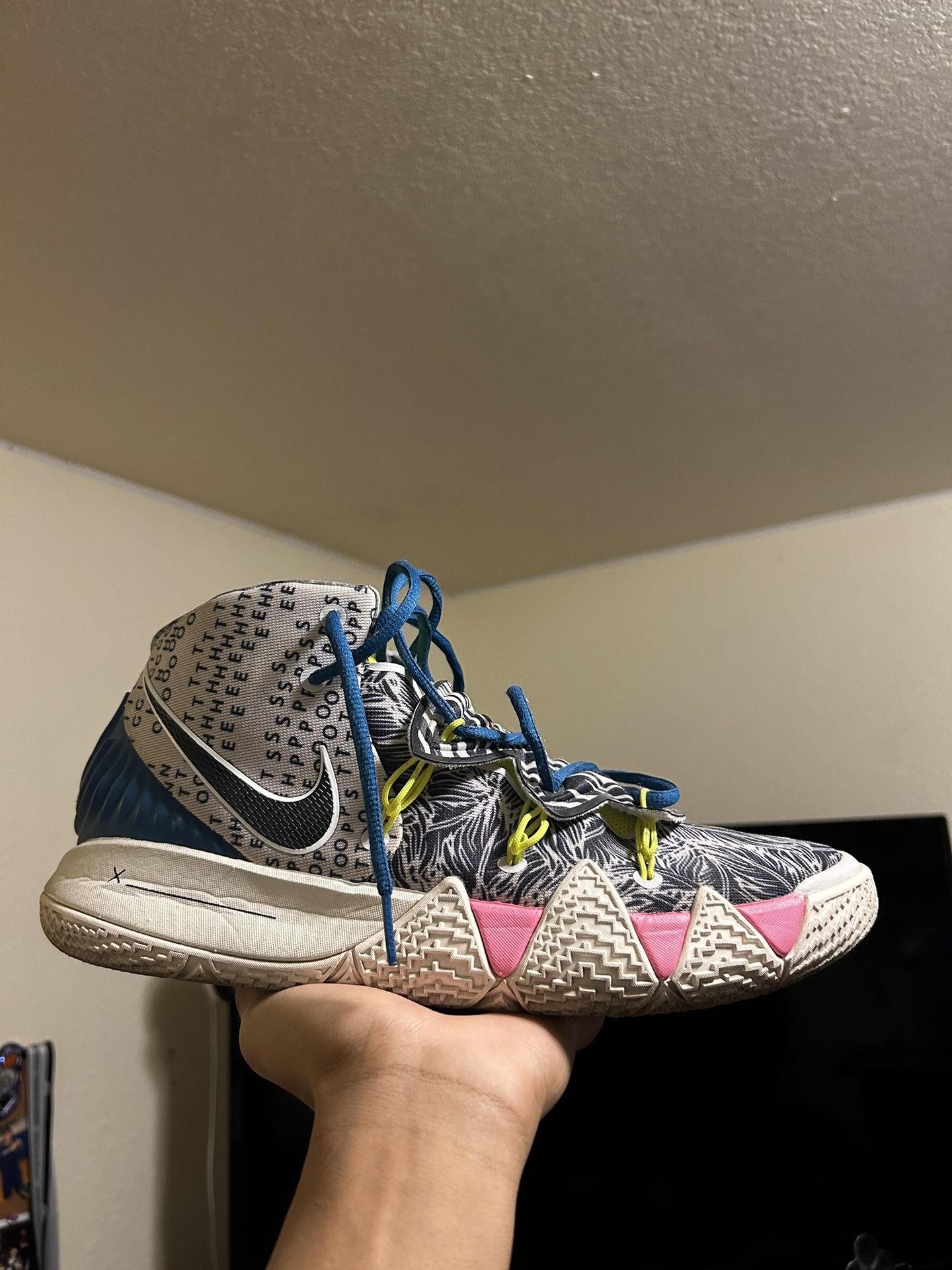 Nike Kyrie Hybrids Size 12