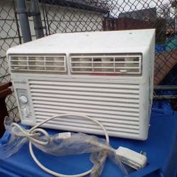Brand New Never Used Plastic Still On It Daewoo Ac Unit 30$