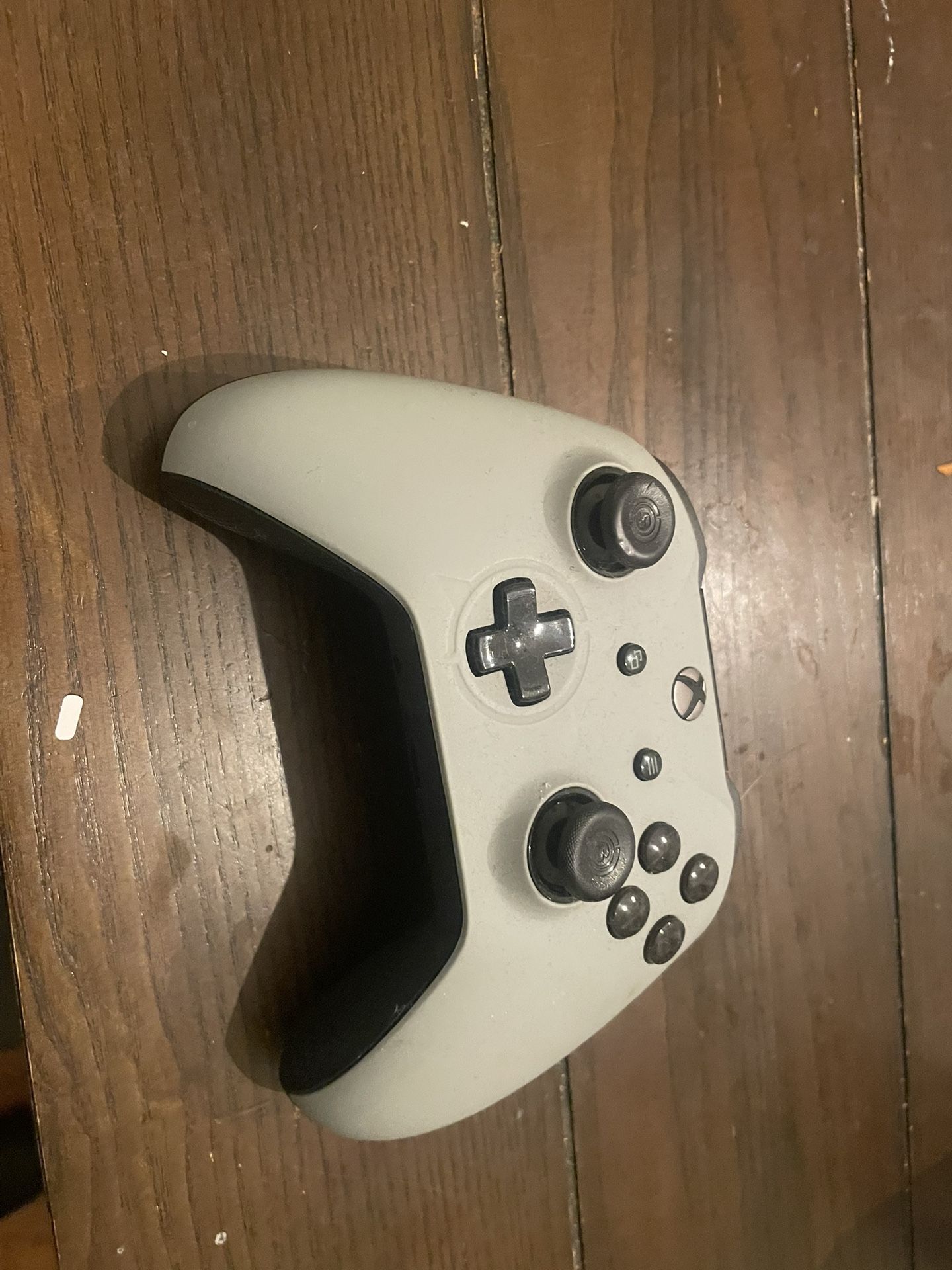 Xbox One With 3 Remotes And Power Cord Working Conditions Bought A Newer One 