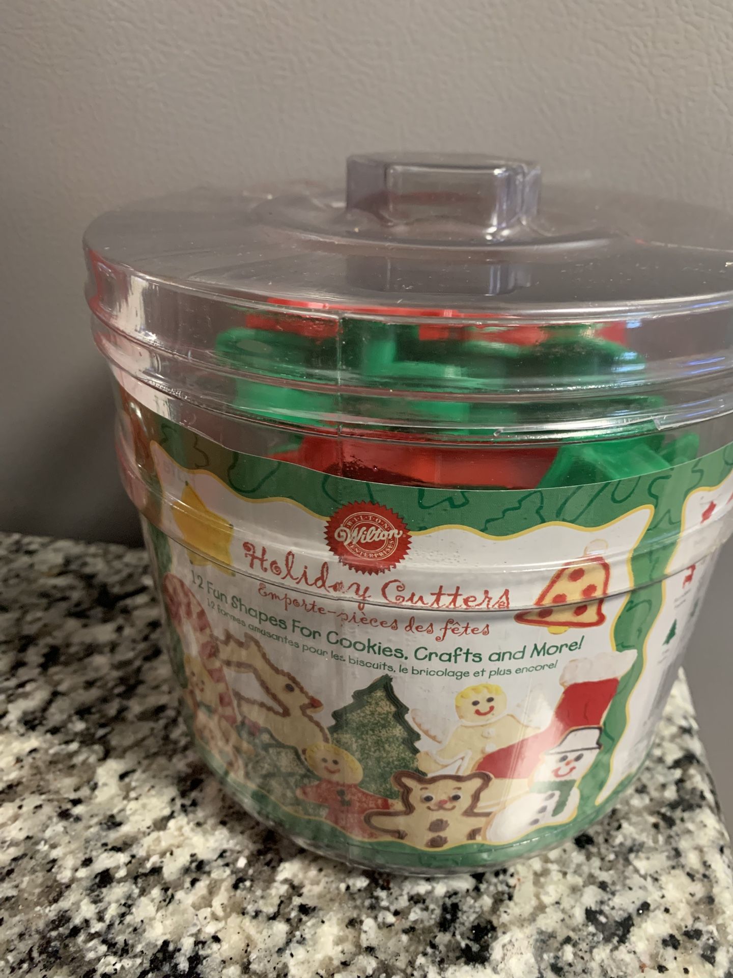 12 WILTON HOLIDAY COOKIE CUTTERS