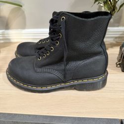 Dr. Martens  Aw004