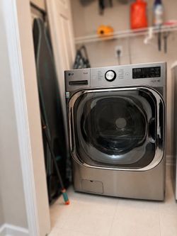 LG 5.2 Cu. Ft. Washer + 9.0 Cu. Ft. Electric Dryer Set – Excellent Condition