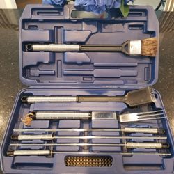 BBQ UTENSILS 7 PEICE SET 