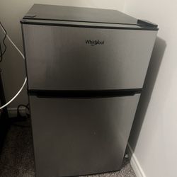 Mini Fridge 
