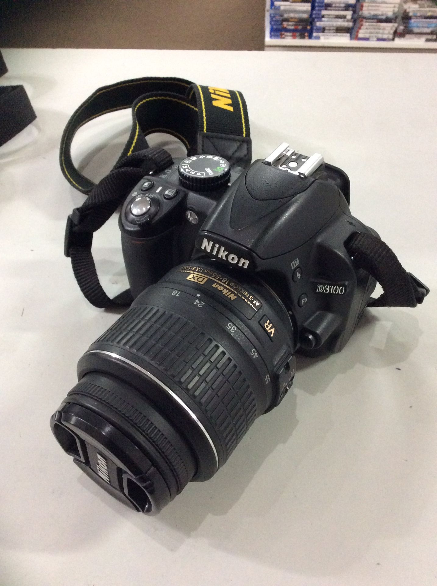 Nikon D3100 Camera 42654-1 LJ