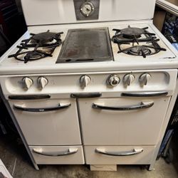 Vintage Antique Gas Stove/Oven – Classic White Enamel