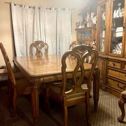 Wooden Kitchen Table With China Cabinet 