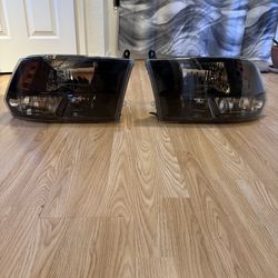 2015-2018 Ram 1500 refurbished passenger side headlight lens housing