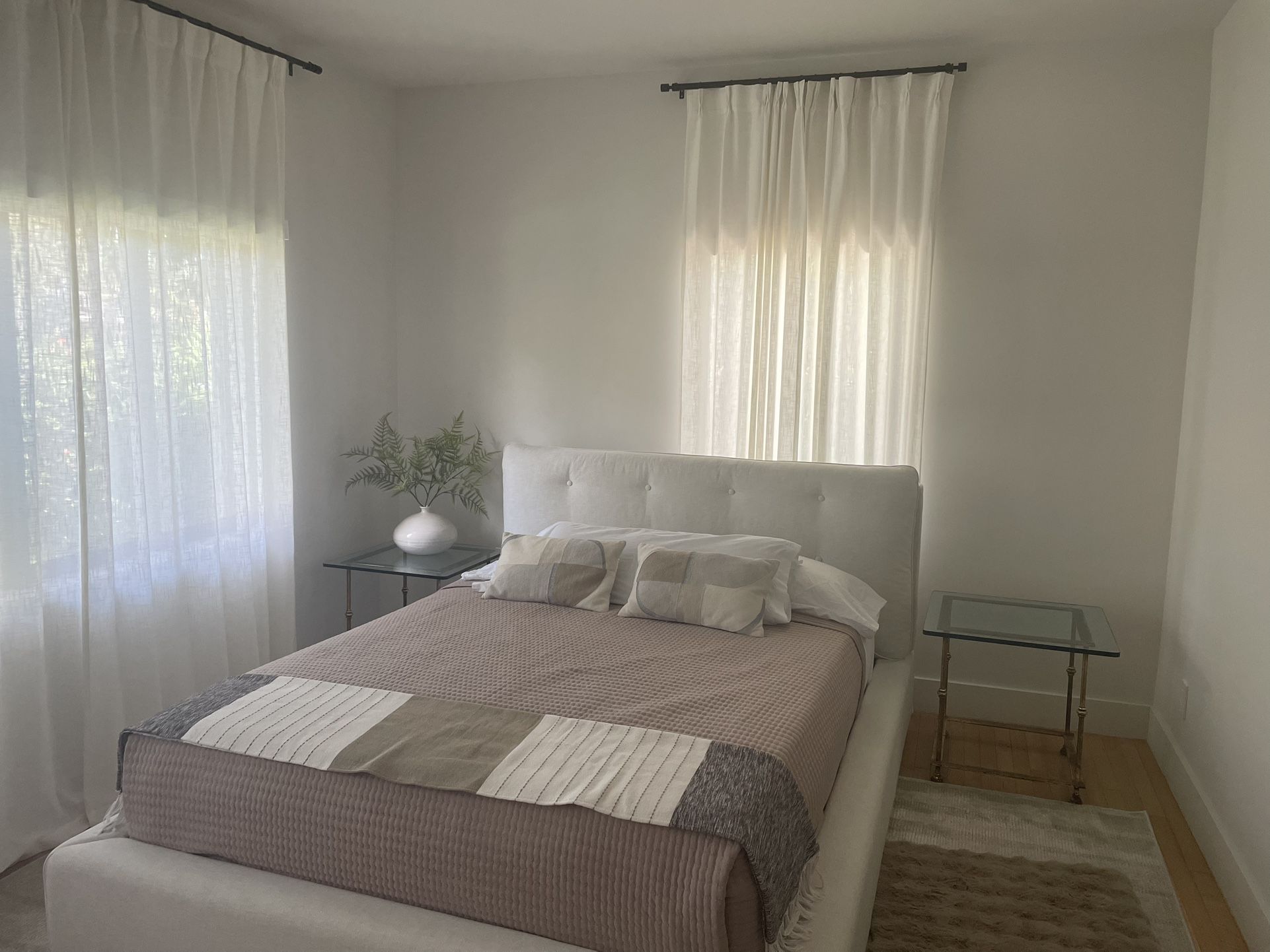 Free Side Tables/Nightstand/mesilla De Noche