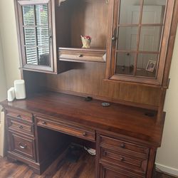 Beautiful Desk With Hutch 