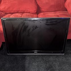 Toshiba 32” LCD TV — No Stand, No Remote — Works Great