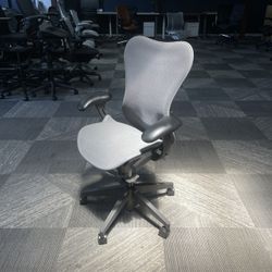 ➰Herman Miller Mirra2➰
