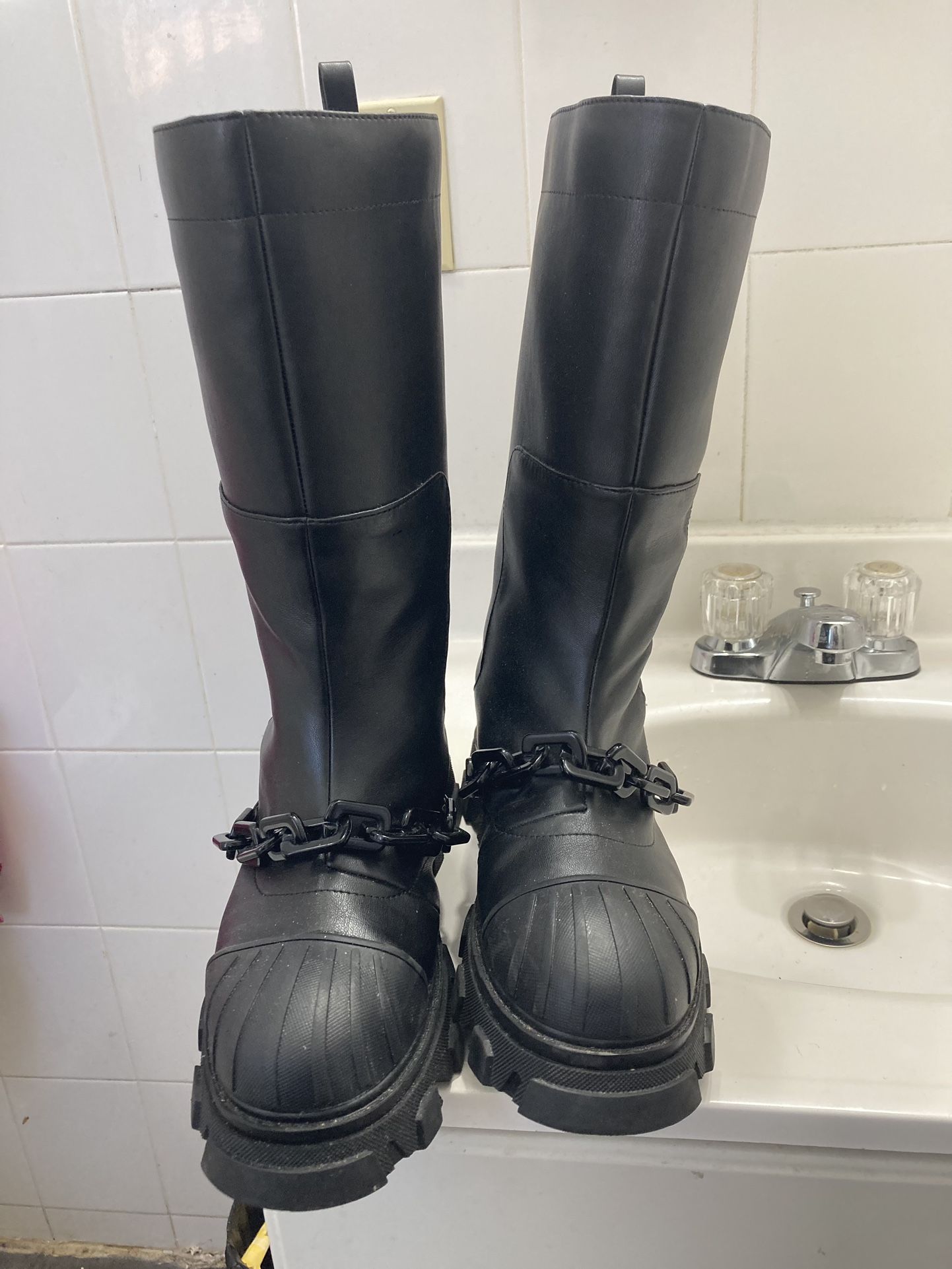 chain rain boots