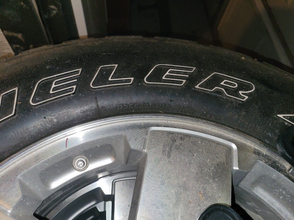 18" Jeep Rims SET & Tires P225/70/R18